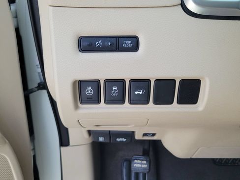 Used 2018 Nissan Murano Platinum w/ Cargo Package FWD image 21
