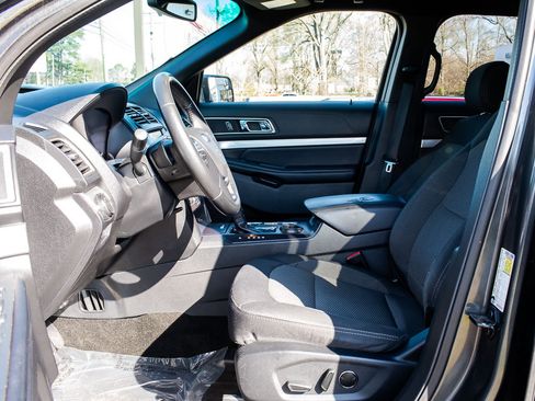 Used 2017 Ford Explorer XLT w/ Equipment Group 201A image 18