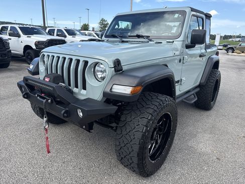 Used 2023 Jeep Wrangler Sport AWD/4WD image 3