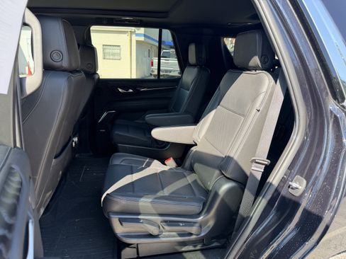 Used 2022 GMC Yukon Denali AWD/4WD image 12
