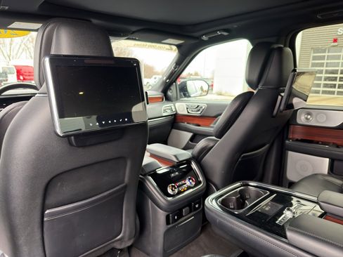 Used 2020 Lincoln Navigator Reserve w/ Equipment Group 208A Reserve image 18