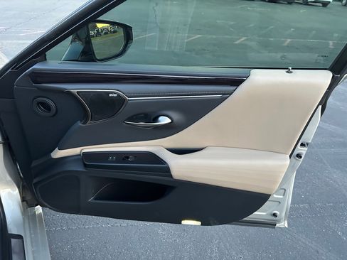 Used 2021 Lexus ES 300h Ultra Luxury image 27