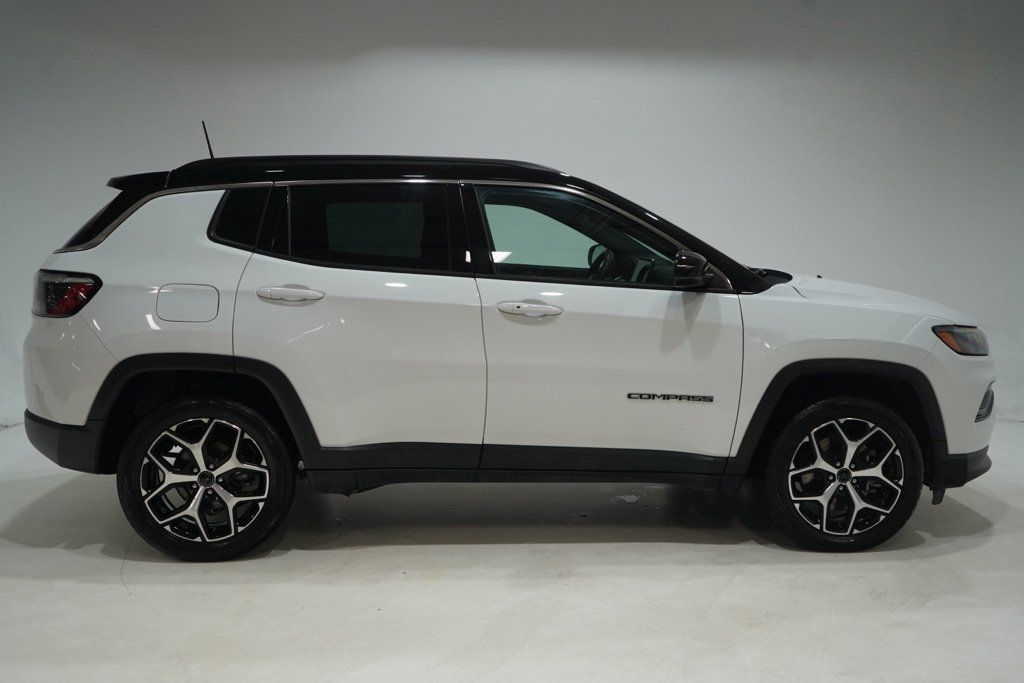 Used 2025 Jeep Compass Limited AWD/4WD image 8