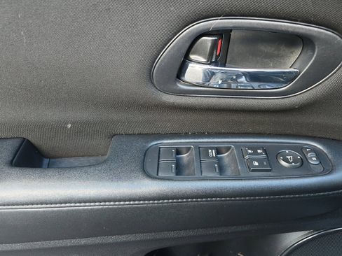 Used 2016 Honda HR-V LX image 12