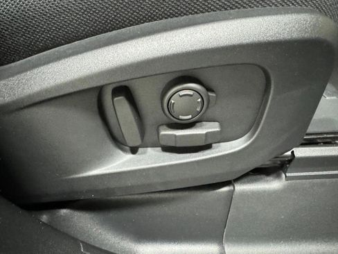 New 2026 Land Rover Defender 110 V8 image 21