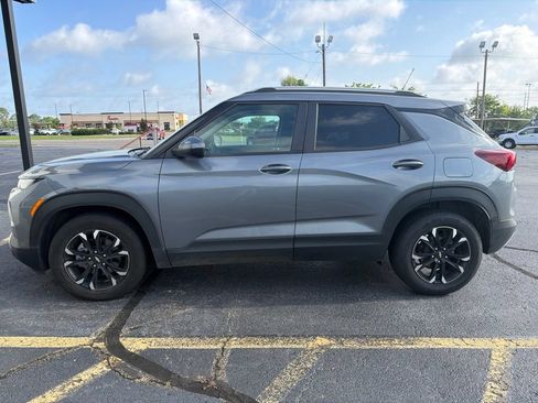 Used 2022 Chevrolet TrailBlazer LT w/ Convenience Package FWD image 3