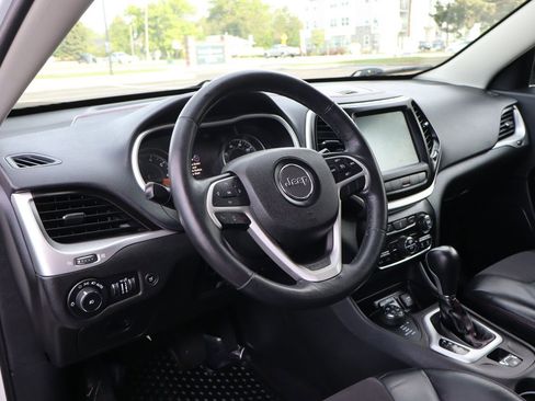 Used 2015 Jeep Cherokee Trailhawk w/ Comfort/Convenience Group AWD/4WD image 15