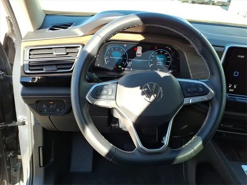 Certified 2025 Volkswagen Atlas SE image 16