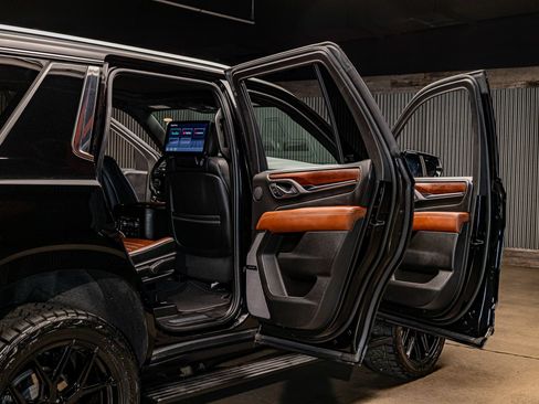 Used 2023 GMC Yukon Denali Ultimate AWD/4WD image 29