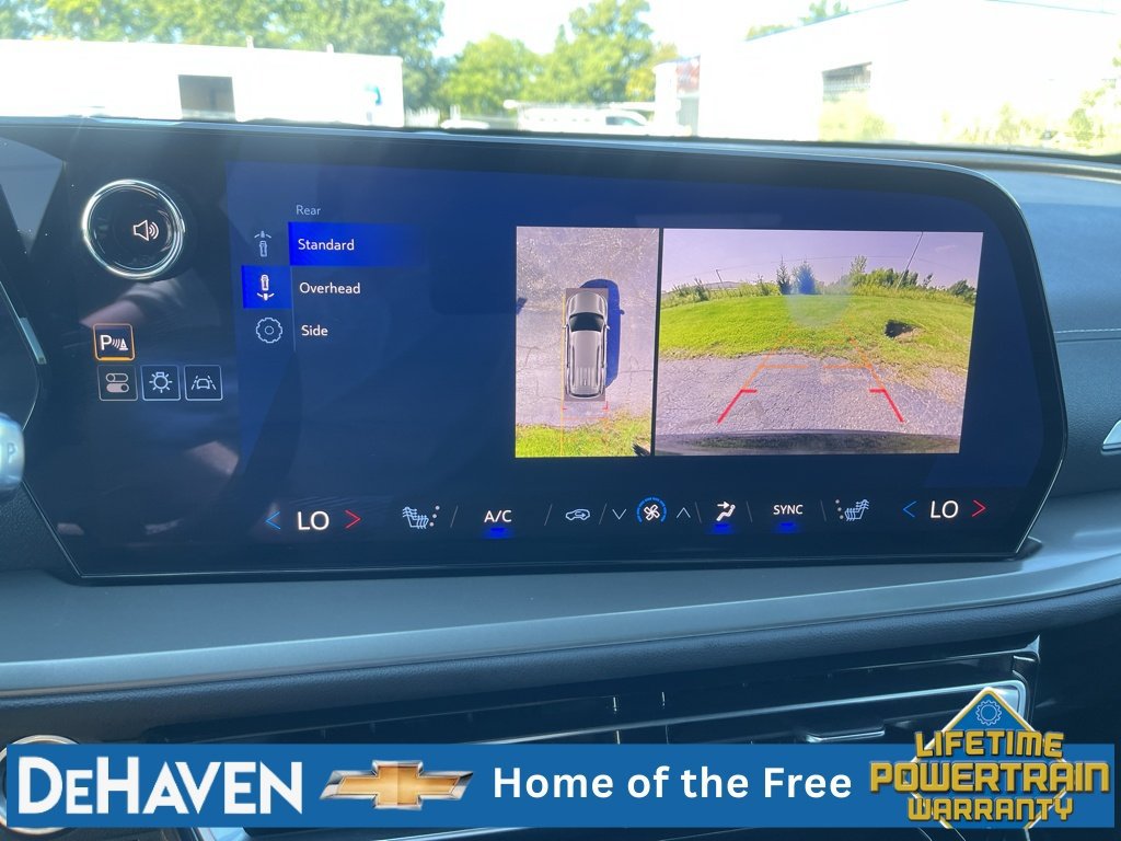 Used 2024 Chevrolet Traverse LT w/ Enhanced Driving Package FWD image 15