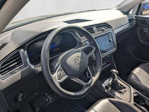 Used 2024 Volkswagen Tiguan SE w/ Panoramic Sunroof Package FWD image 10