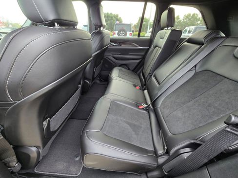 New 2026 Jeep Grand Cherokee Laredo image 7