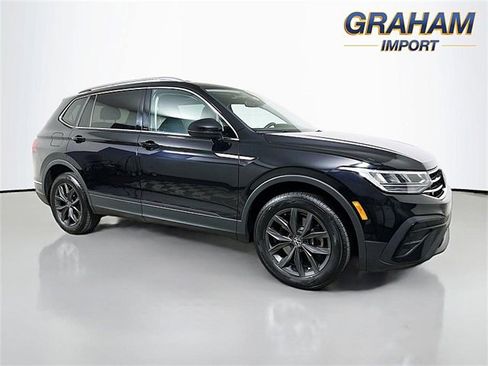 Used 2024 Volkswagen Tiguan SE image 1