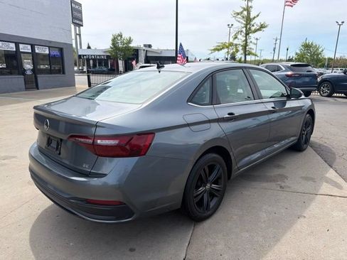 Used 2022 Volkswagen Jetta SE w/ Panoramic Sunroof Package FWD image 8