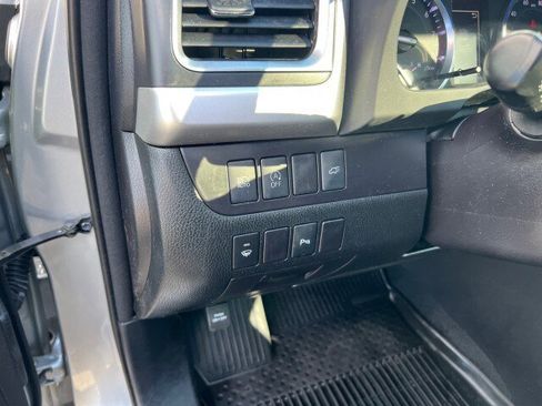 Used 2018 Toyota Highlander Limited image 12