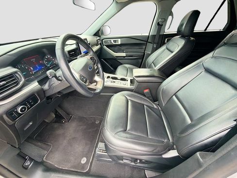 Used 2023 Ford Explorer XLT AWD/4WD image 23