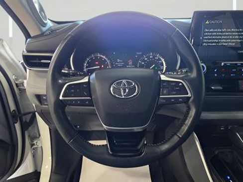 Used 2022 Toyota Highlander Limited image 17
