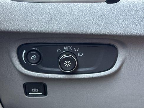 Used 2024 GMC Terrain SLE w/ Driver Convenience Package FWD image 15