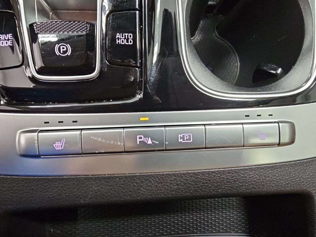 Used 2022 Kia Carnival EX FWD image 22