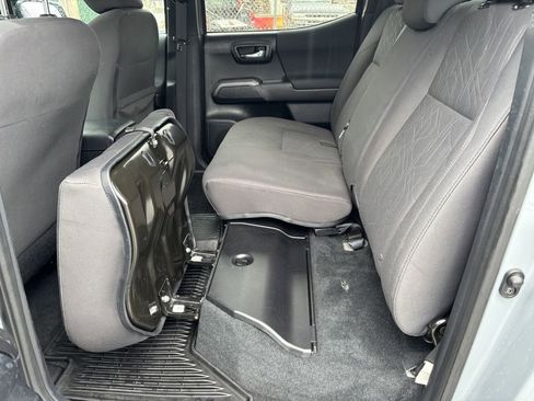 Used 2018 Toyota Tacoma TRD Sport w/ Technology Package image 26