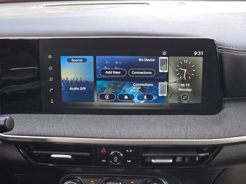 Used 2025 Nissan Kicks SV FWD image 16