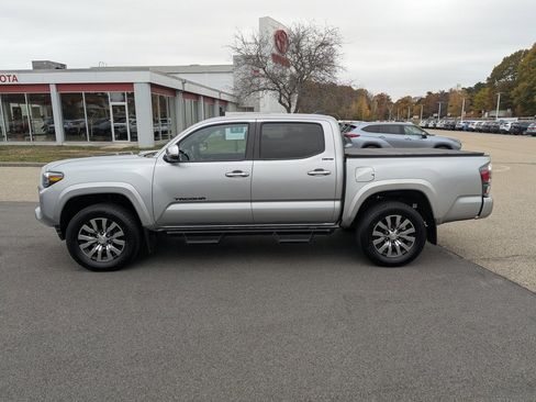 Used 2022 Toyota Tacoma Limited image 2