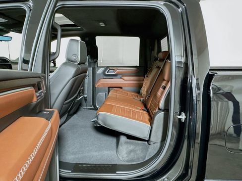 Certified 2025 GMC Sierra 3500 Denali Ultimate AWD/4WD image 24