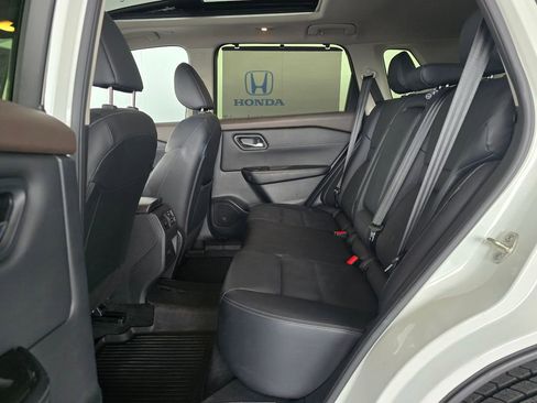 Used 2023 Nissan Rogue SV FWD image 15