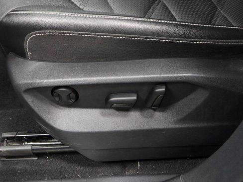 Used 2025 Volkswagen Atlas SE image 26