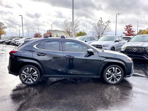 Used 2022 Lexus UX 200 w/ Premium Package image 11