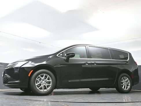 New 2027 Chrysler Pacifica Select FWD image 43