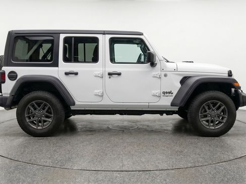Used 2025 Jeep Wrangler Unlimited Sport AWD/4WD image 11