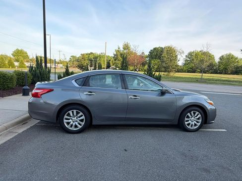 Used 2016 Nissan Altima 2.5 S w/ Power Driver Seat Package image 8