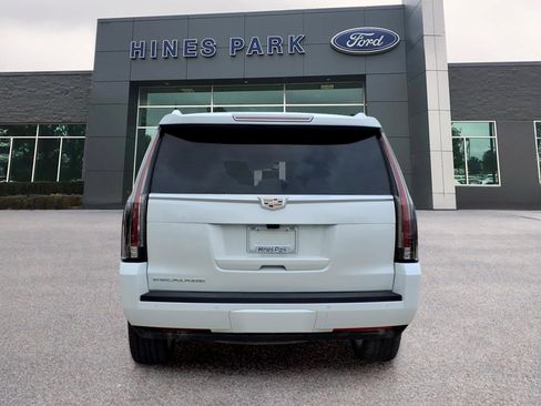 Used 2018 Cadillac Escalade Premium Luxury AWD/4WD image 6
