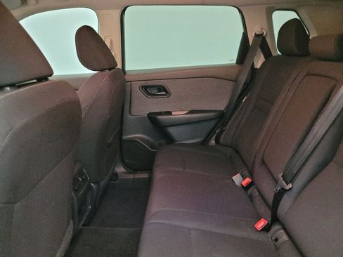 Used 2023 Nissan Rogue S image 18