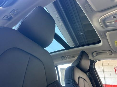 New 2026 Volvo XC40 B5 Ultra w/ Climate Package AWD/4WD image 18