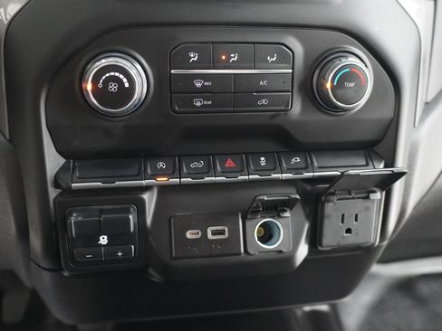 Used 2022 Chevrolet Silverado 1500 Custom AWD/4WD image 23
