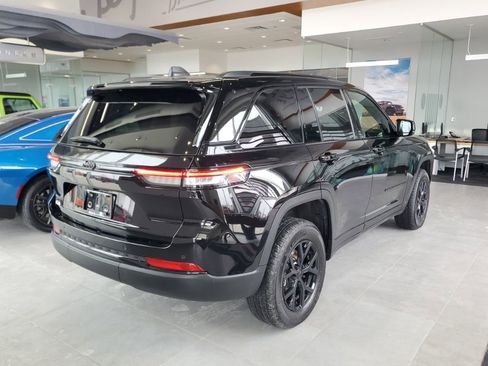 New 2025 Jeep Grand Cherokee Altitude AWD/4WD image 2