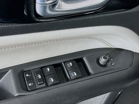 Used 2025 Jeep Compass Limited image 15