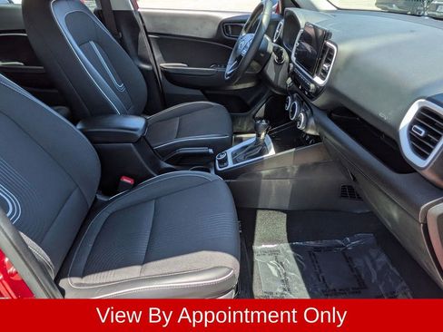 Used 2025 Hyundai Venue Limited FWD image 29