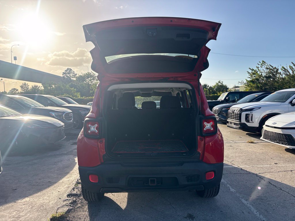 Used 2018 Jeep Renegade Altitude w/ UConnect 8.4 Nav Group AWD/4WD image 14