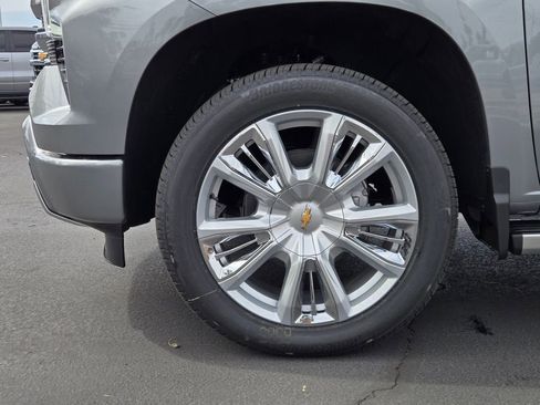 New 2026 Chevrolet Silverado 1500 High Country w/ High Country Premium Package AWD/4WD image 5