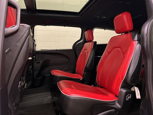 Used 2020 Chrysler Pacifica Limited w/ Quick Order Package 27H Red S image 8