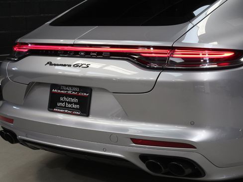 Used 2022 Porsche Panamera GTS AWD/4WD image 17