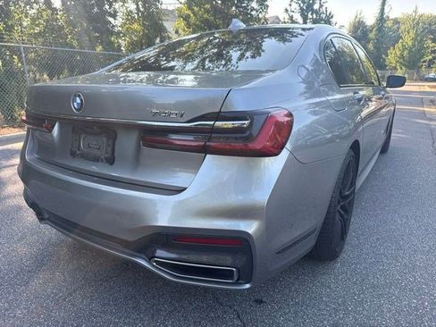 Used 2022 BMW 740i w/ M Sport Package RWD image 5