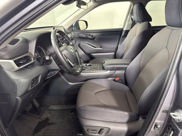 Used 2023 Toyota Highlander LE AWD/4WD image 11