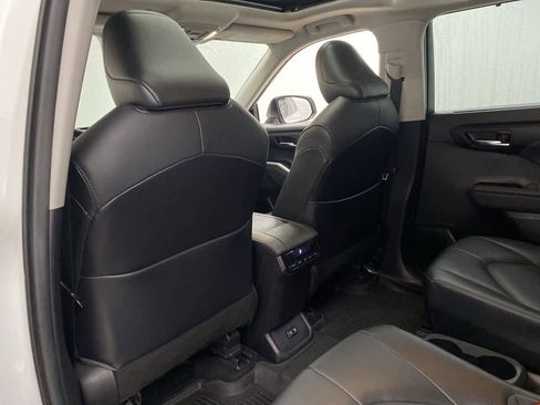 Used 2021 Toyota Highlander XLE image 15