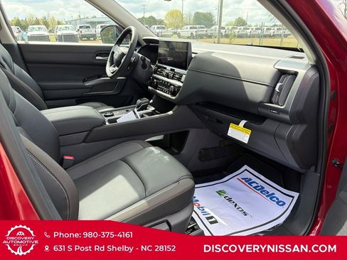 New 2026 Nissan Pathfinder SL w/ SL Premium Package AWD/4WD image 40
