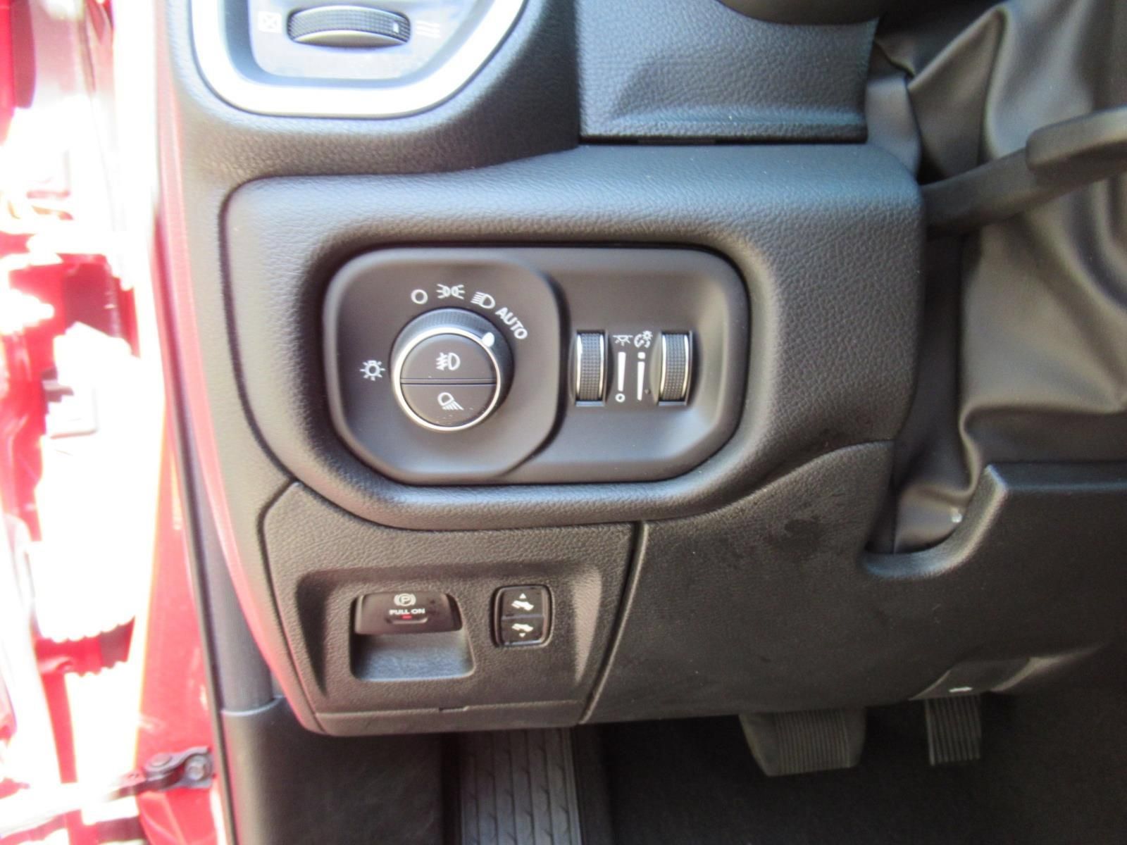 Used 2025 RAM 1500 Big Horn AWD/4WD image 19