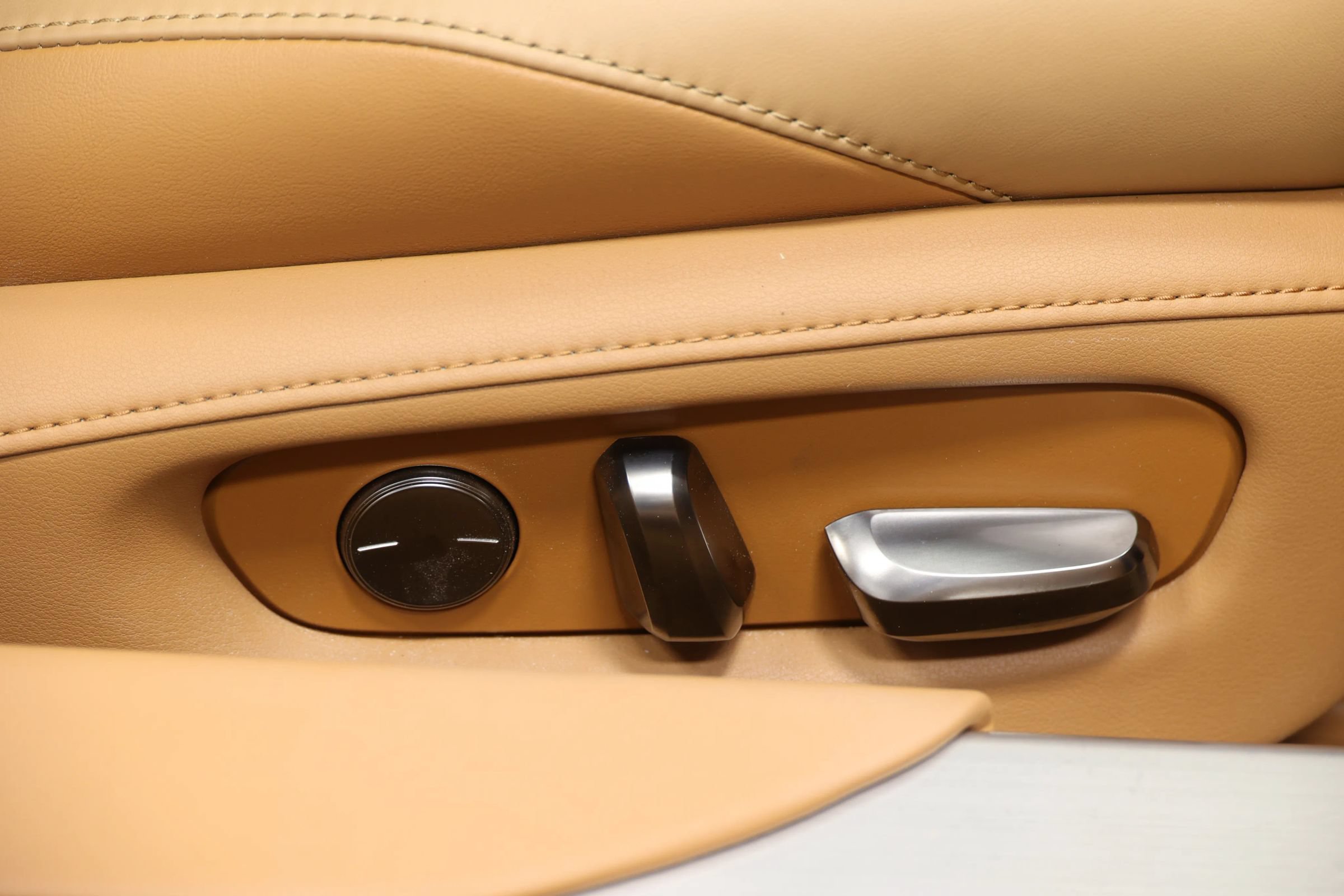 Used 2025 Lexus LC 500 Coupe w/ Touring Package RWD image 83
